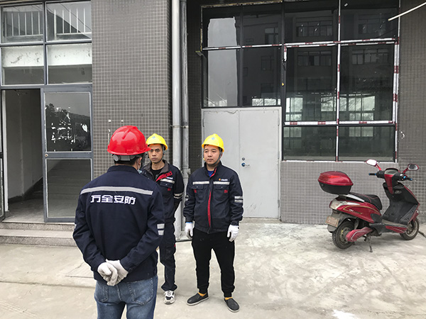 安防監(jiān)控系統(tǒng)安裝施工現(xiàn)場會議 安防監(jiān)控系統(tǒng)安裝施工現(xiàn)場會議